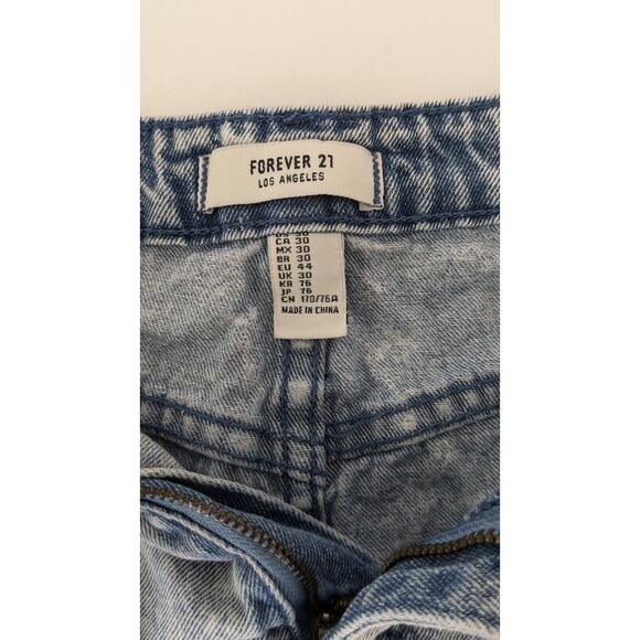 Forever 21 Women's Sz 30 Distressed Light Acid Wash Denim Jean Shorts 5 Pocket - Picture 5 of 7